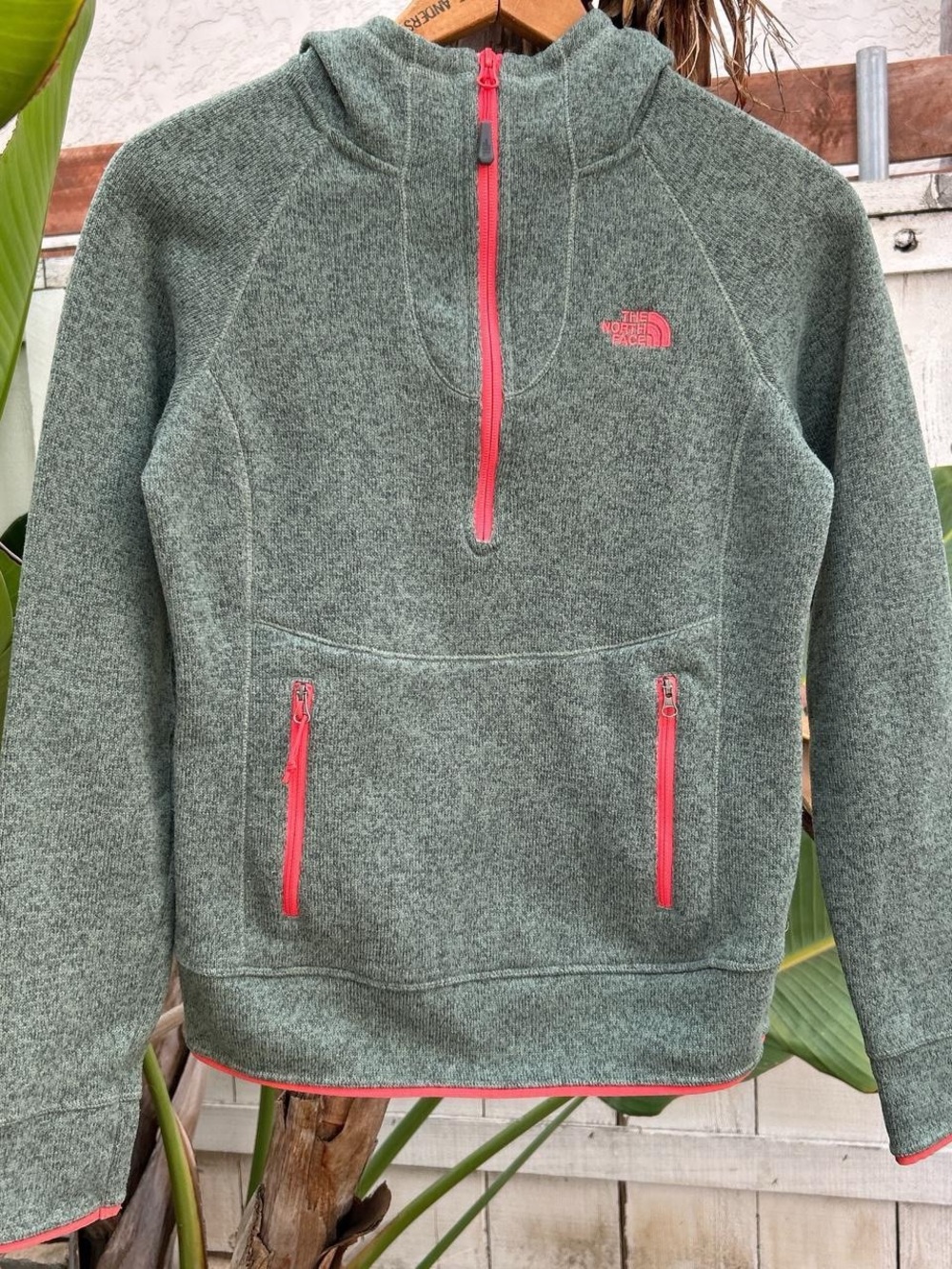 The North Face Women’s Half Zip Hooded Fleece Pullover XS 17x23 Green